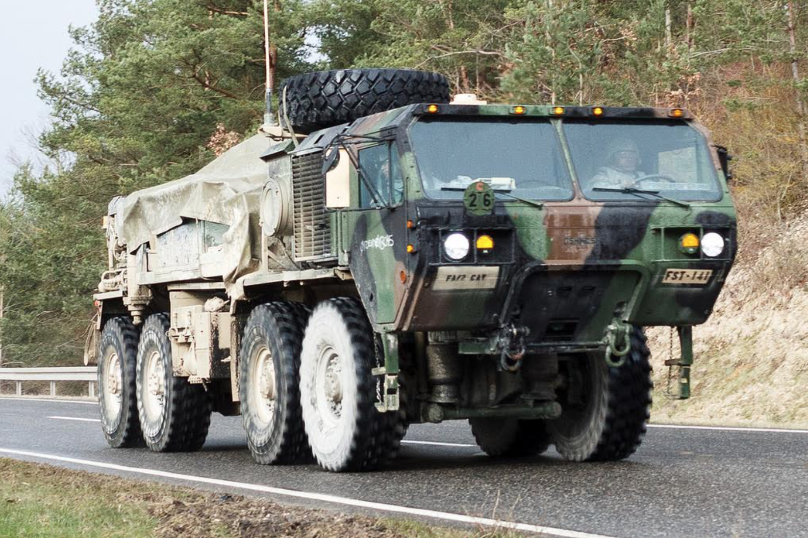 Oshkosh Defense Kebanjiran Pesanan Truk  HEMTT Dari Timur 