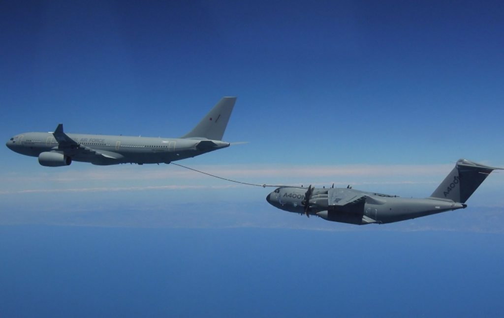 A330 MRTT refuels A400M