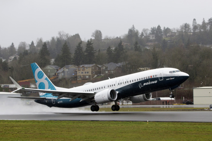 B737 MAX 8