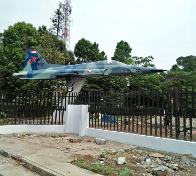 Monumen F-5 di Taman Lalu Lintas Bandung