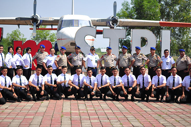 Siswa Teknik Polisi Udara