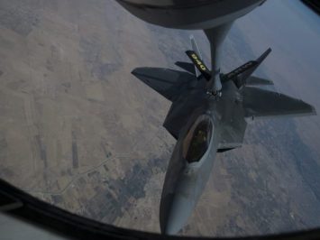 F-22 air refueling