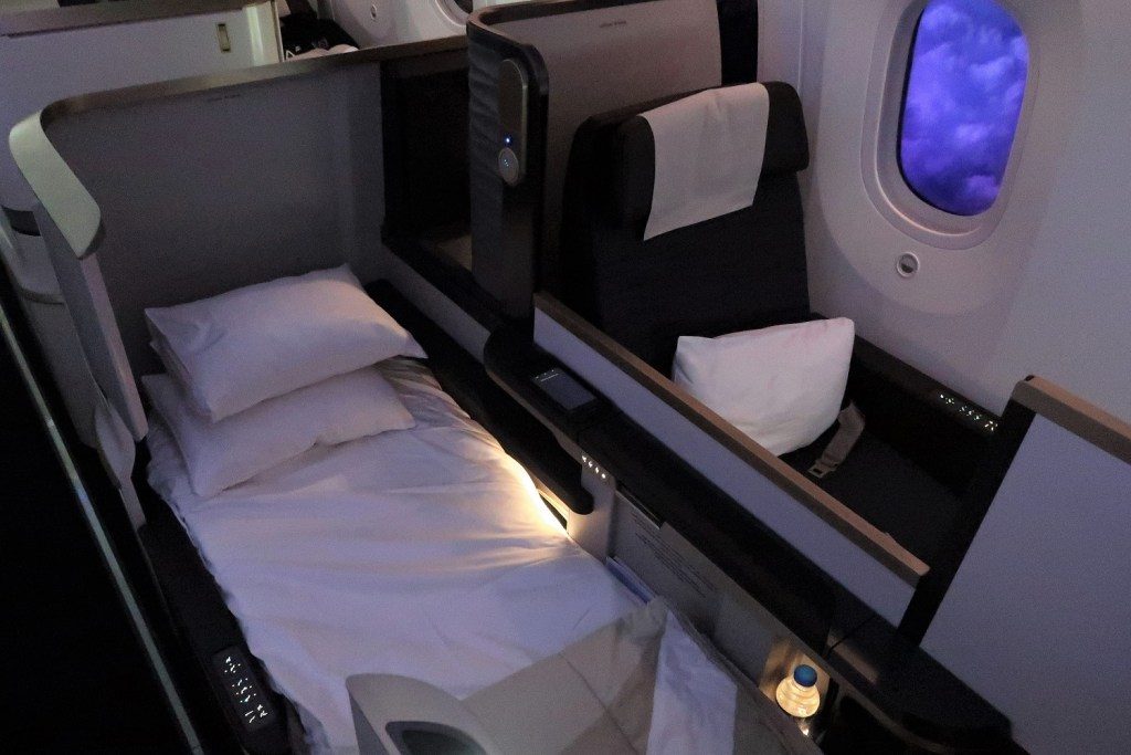 Gulf-Air-787-9-LHR-BAH-business-class-bed