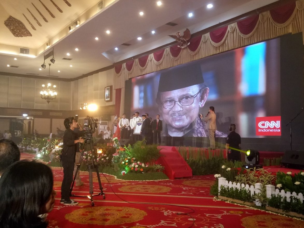 Habibie_Kasau Award_Roni Sontani