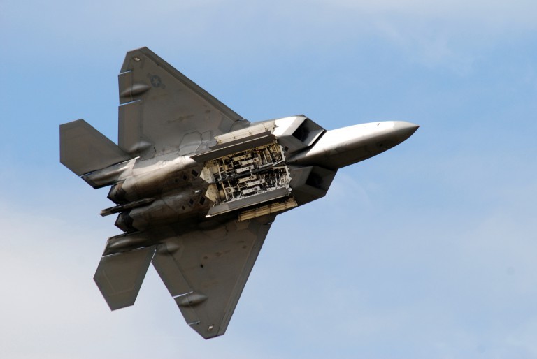 F-22 opens its weapon bay