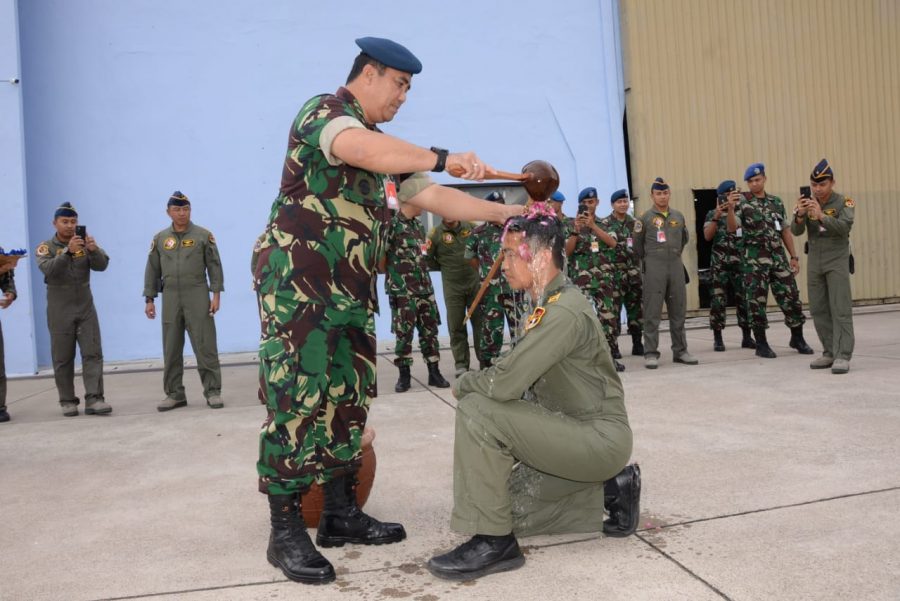 Terbang Solo F-16