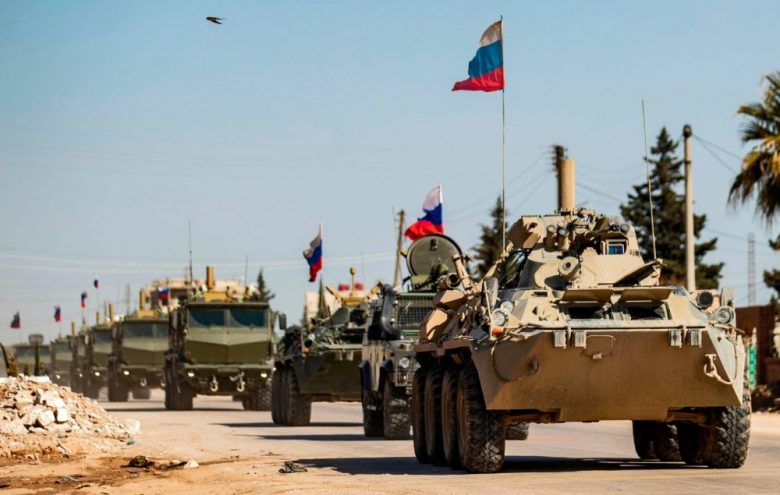 Kendaraan Militer Rusia patroli di Suriah Utara