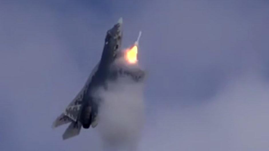 Su-57 tembakkan rudal_capture_airspace review