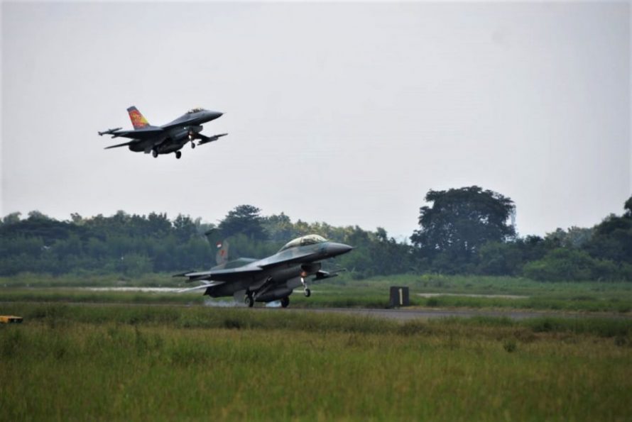 Terbang Solo F-16