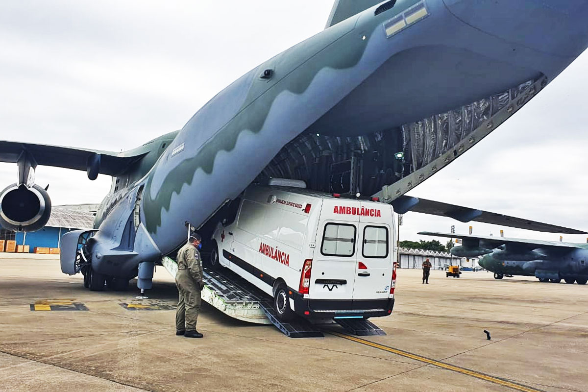 KC-390 mengangkut ambulans