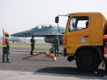 Hot Pit Refuleing F-16 Lanud Halim
