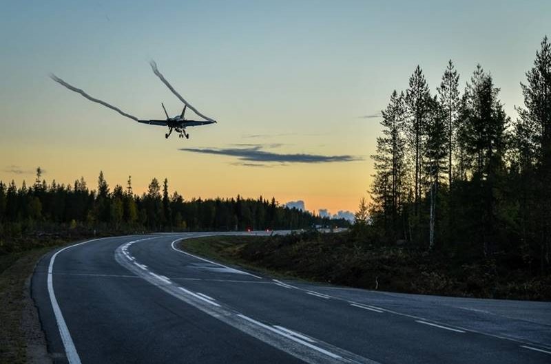 Hornet Finlandia latihan di jalan raya-4