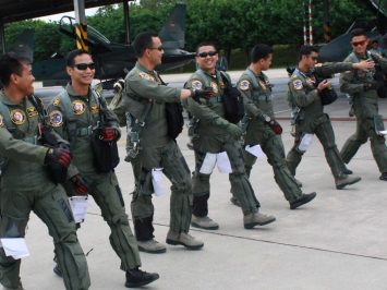 Mayor Pnb Luluk paling tengah