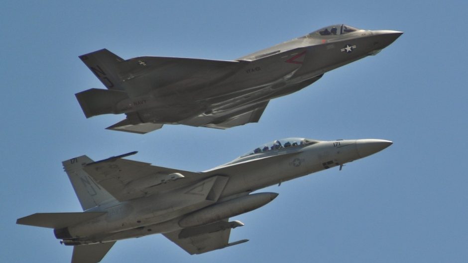 F-35C dan FA-18E