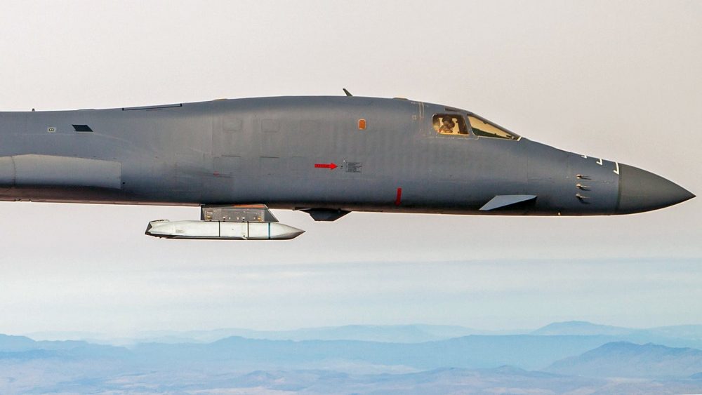 B-1B membawa JASSM