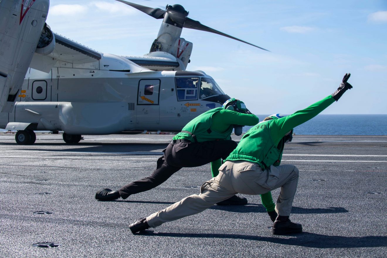 CMV-22B Osprey first landing on aircraft carrier_1