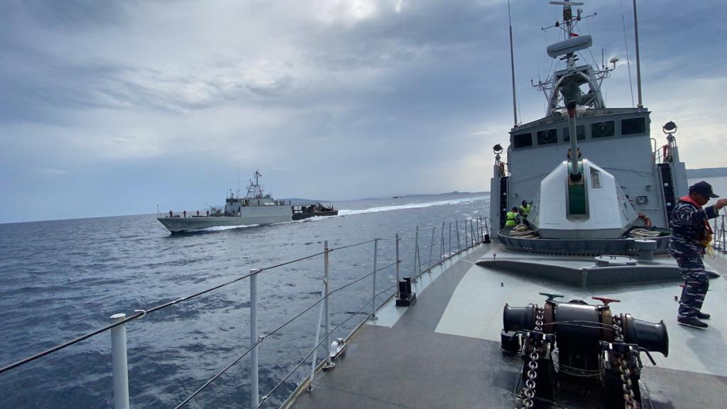 KRI Layang dan KRI Kakap