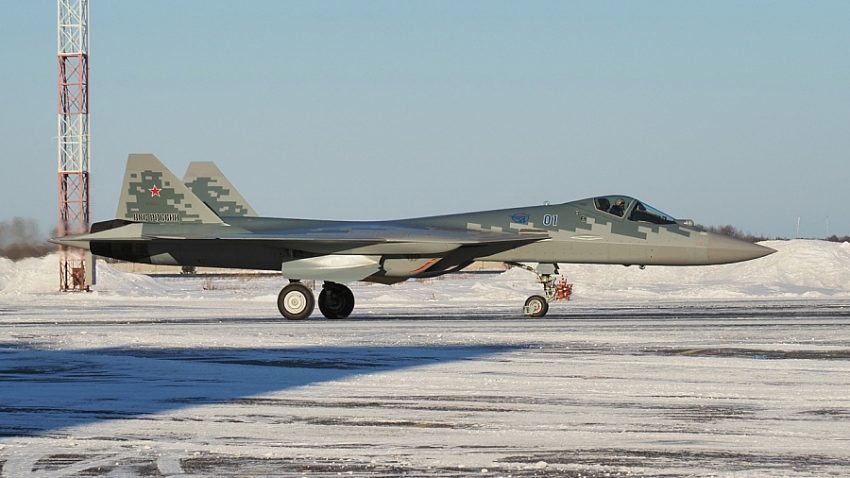 Su-57 seri produksi pertama