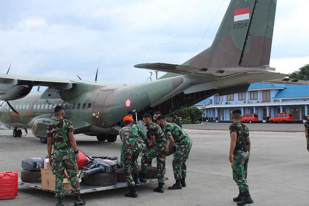 CN295 Skadron Udara 2 membawa bantuan korban banjir ke Kalsel