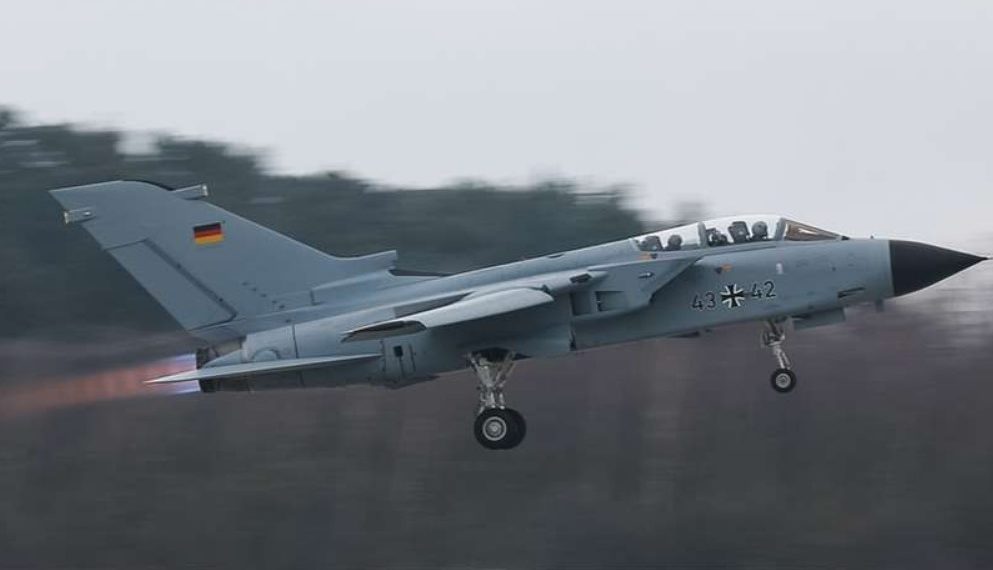 Tornado Luftwaffe 43-42 terbang lagi setelah 40 tahun