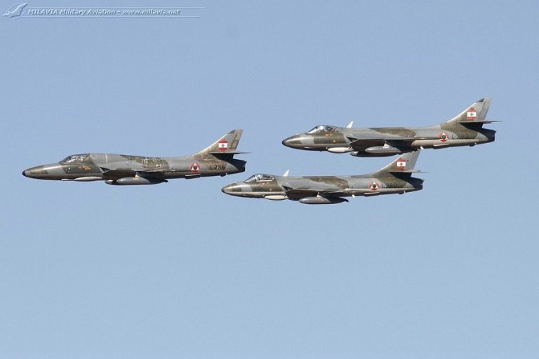 Lebanon lelang 5 jet Hawker Hunter dan 3 heli Sikorsky S61