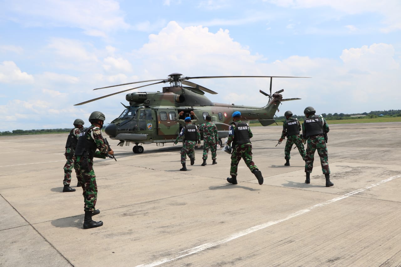 Simulasi Force Down Helikopter di Lanud Iswahjudi