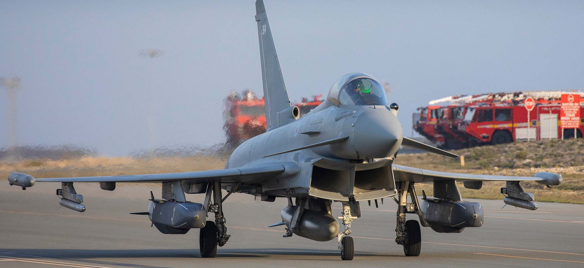 Typhoon FGR4 membawa rudal Storm Shadow