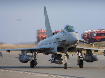Typhoon FGR4 membawa rudal Storm Shadow