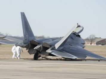 F-22 Raptor tergelincir