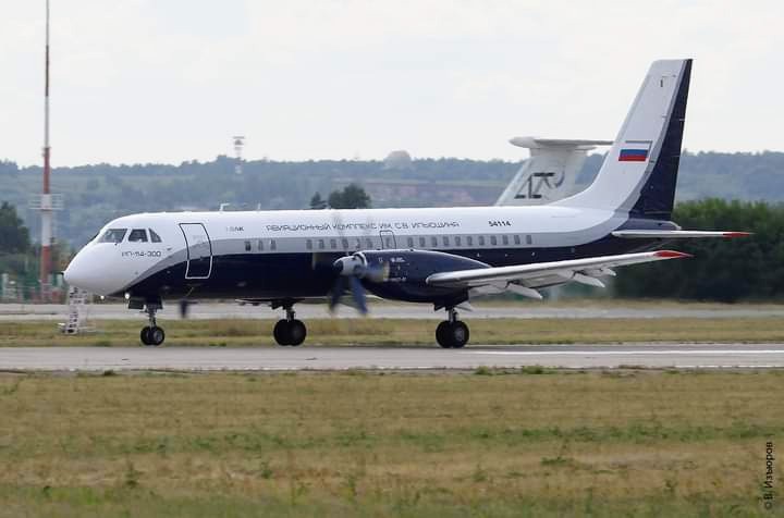 Il-114-300_