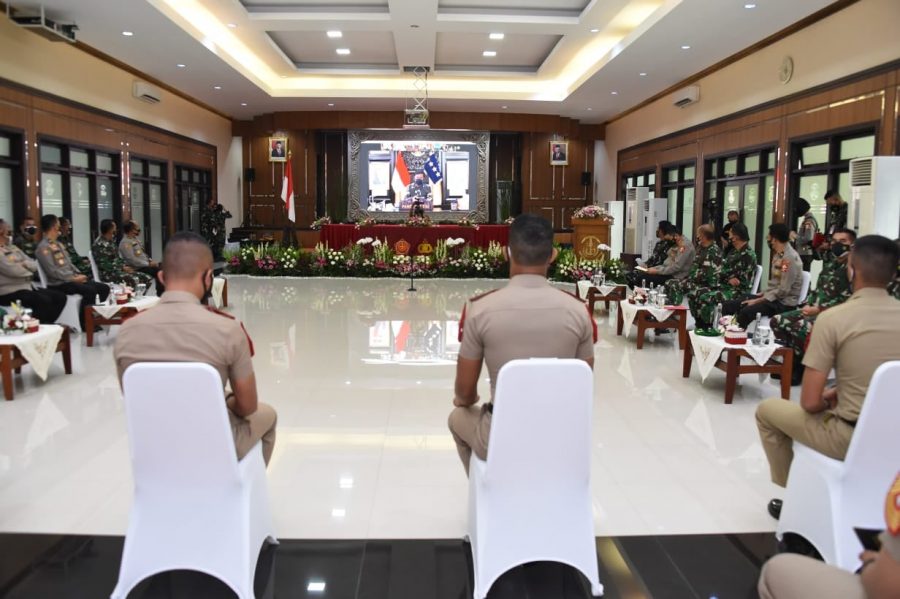 Panglima TNI memberikan pembekalan