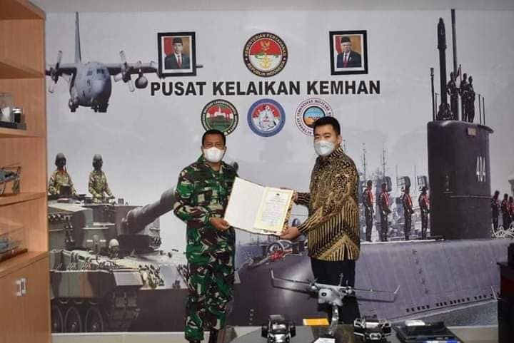 Penyerahan sertifikat kelaikan Rantis SSE P6 ATAV V3