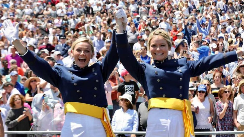 Cewek kembar lulusan USAFA