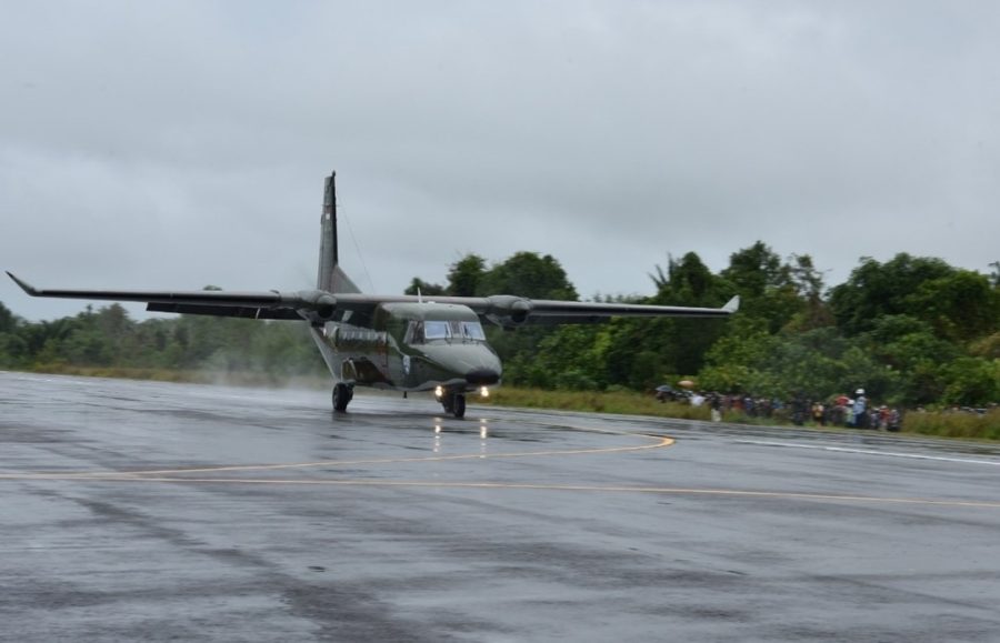 NC-212i mendarat perdana di Bandara Liku