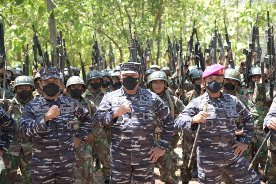 Yudo Margono meninjau Pendidikan Komando Calon Prajurit Korps Marinir