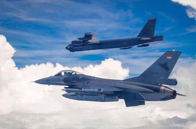 F-16 TNI AU dan B-52