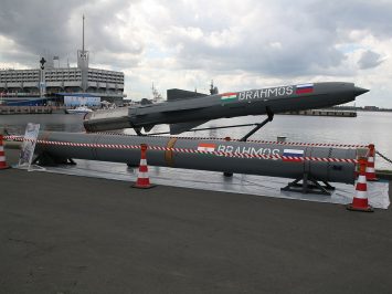 Gebrakan Duterte, Filipina beli tiga bateral rudal supersonik BrahMos
