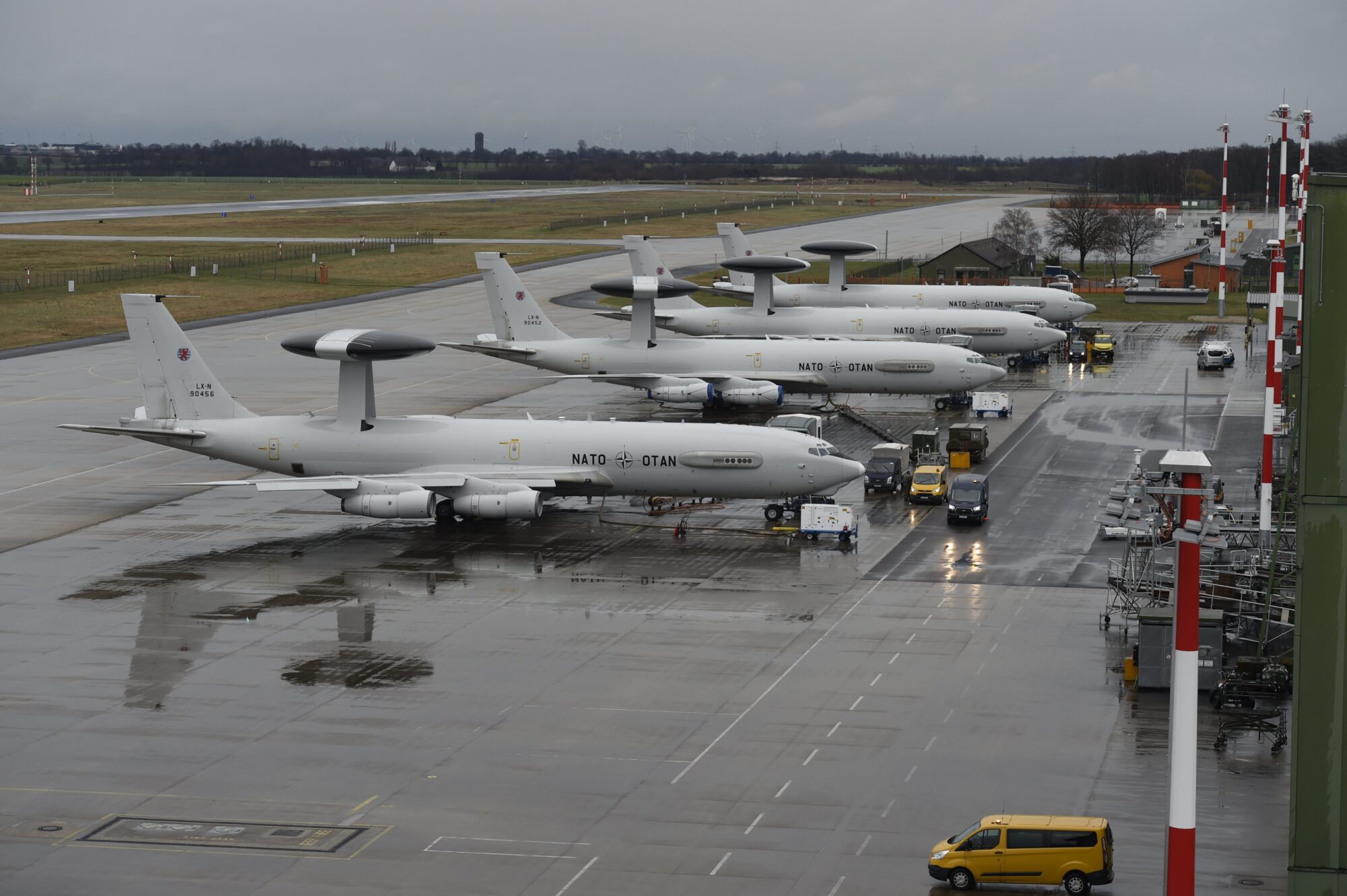 Pesawat E-3 Sentry AWACS NATO