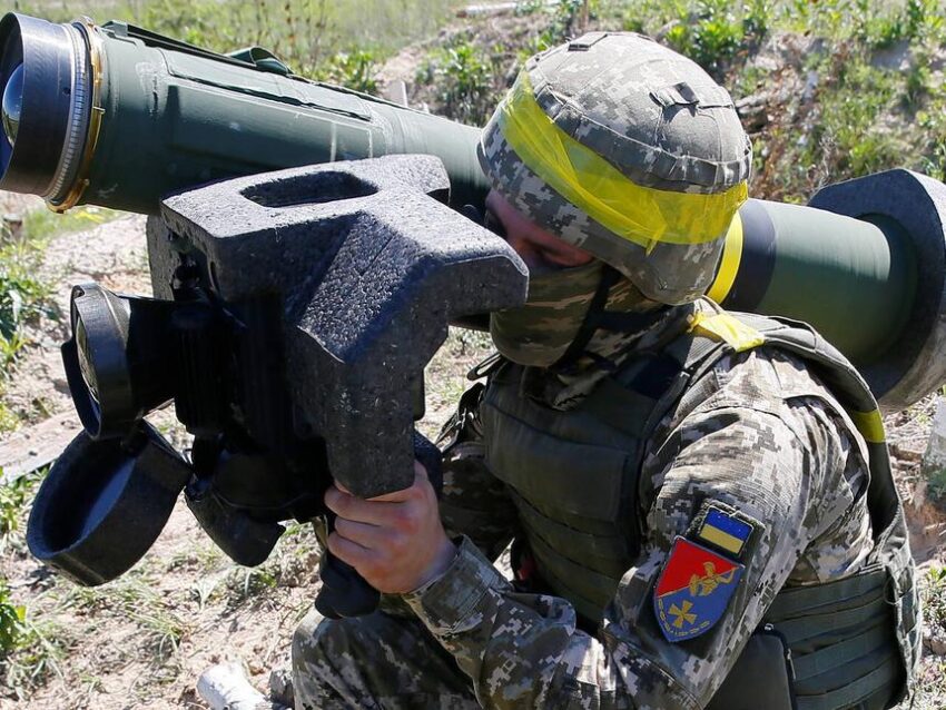 Tentara Ukraina mencoba rudal antitank Javelin