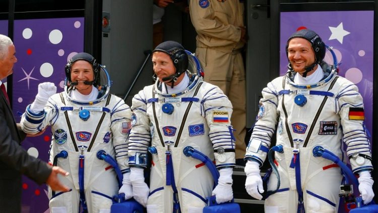 Astronot dari AS dengan Rusia dan Jerman untuk ISS