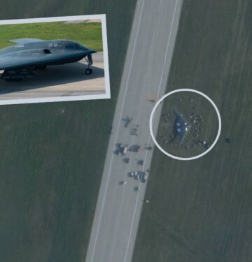 B-2 Spirit tergelincir keluar landasan