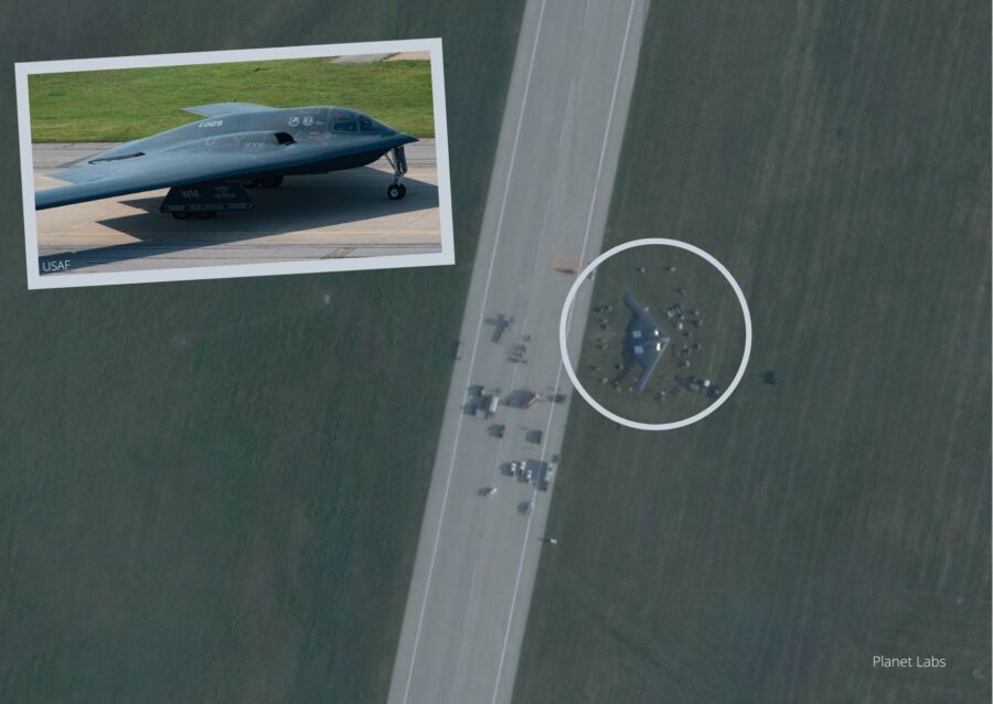 B-2 Spirit tergelincir keluar landasan