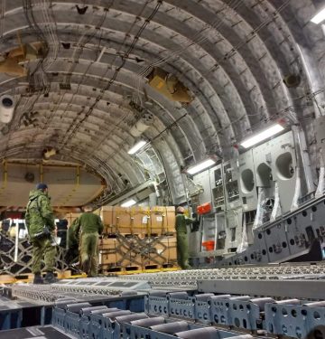 Bantual persenjataan dari berbagai negara diterima oleh pasukan Ukraina