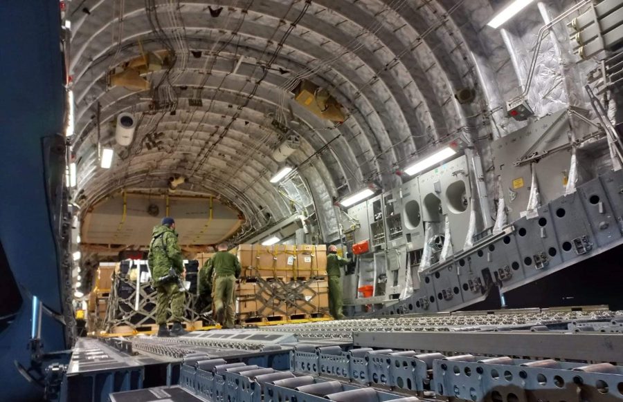 Bantual persenjataan dari berbagai negara diterima oleh pasukan Ukraina