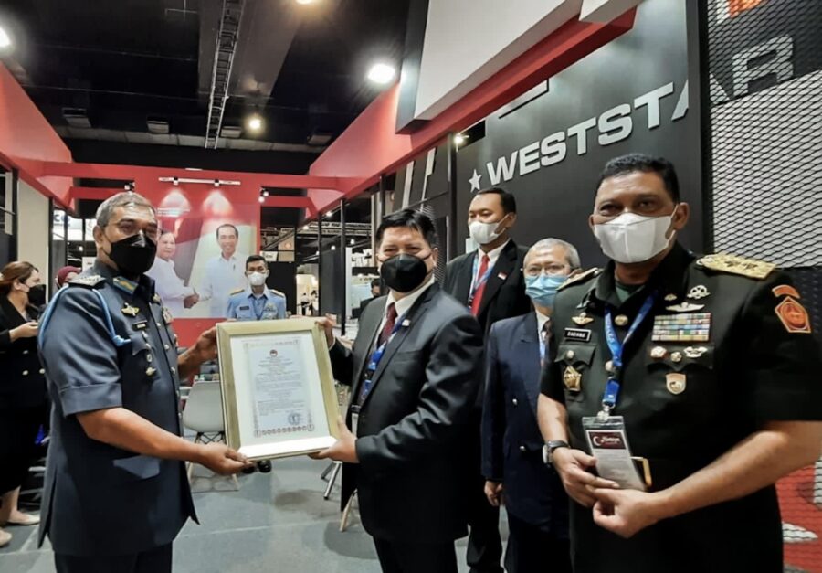 PTDI SERAHKAN STC CN235-220M KEPADA TUDM