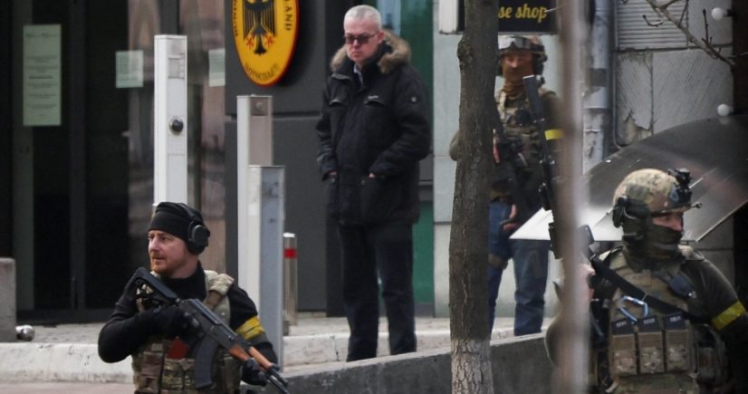 Tentara dan pejuang Ukraina