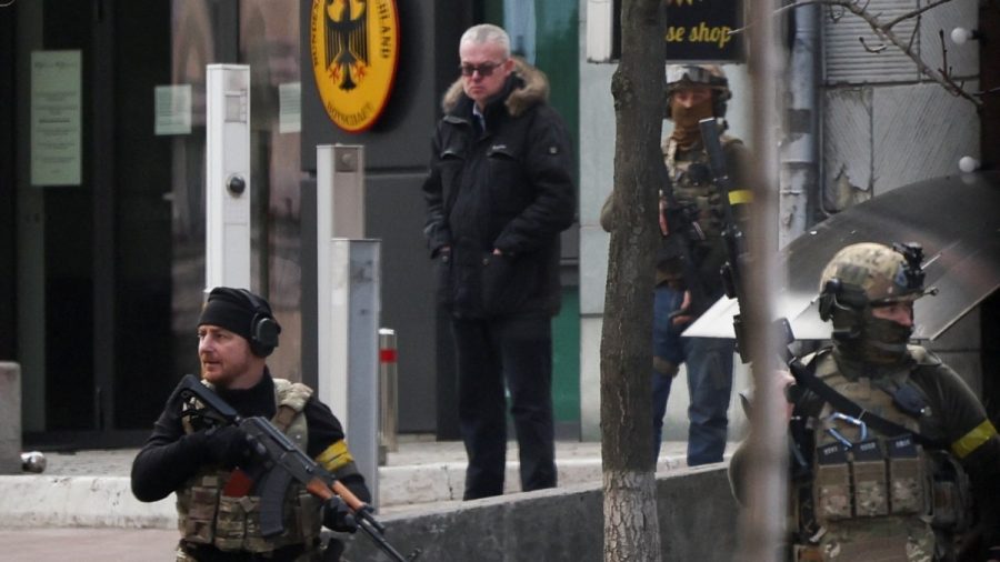 Tentara dan pejuang Ukraina