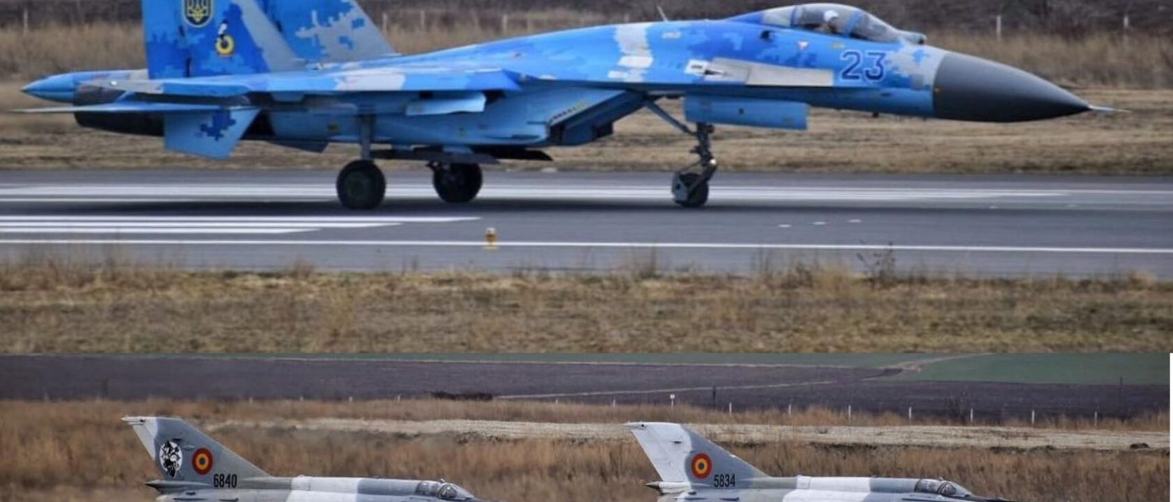 Su-27 Ukraina kembali ke negaranya dikawal 2 MiG-21 Rumania