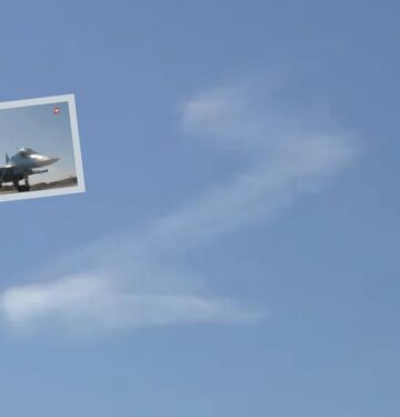 Su-34 melukis huruf Z di langit Ukraina