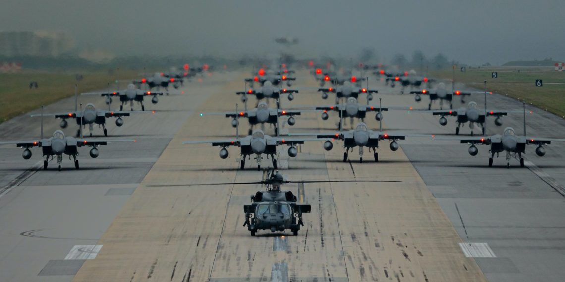 Aksi jalan gajah F-15 USAF di Jepang